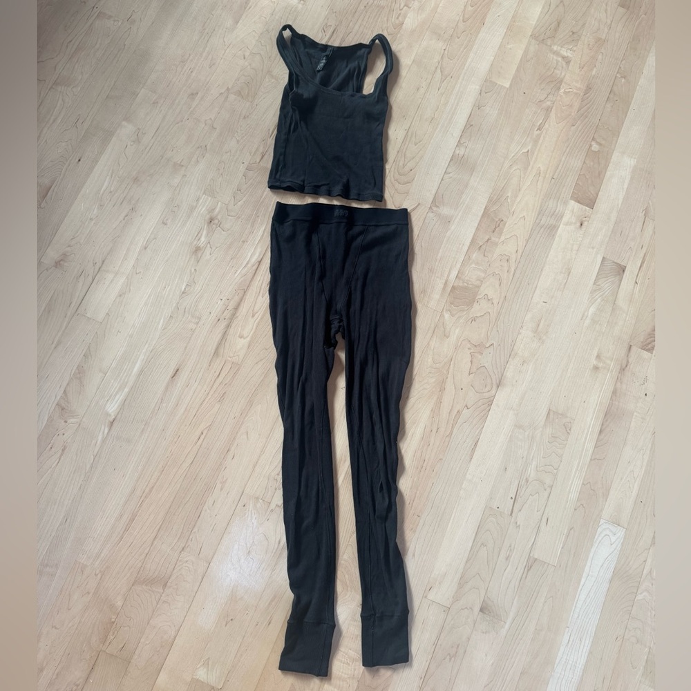 Skims ribbed lounge set - medium top and small bottoms